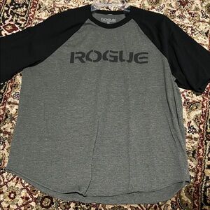 Rogue Men's Raglan Tee in Gray and Black Size XL Fitness Weekend T-shirt